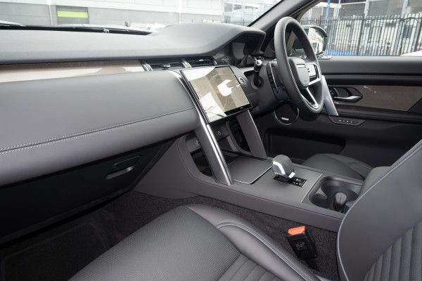 2026 Land Rover Discovery Sport L550 P250 Metropolitan SUV image 8