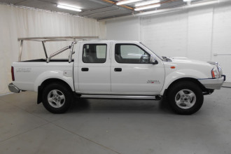 2014 Nissan Navara ST-R Utility crew cab