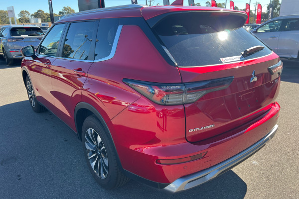 2025 Mitsubishi Outlander ZM LS SUV Image 8