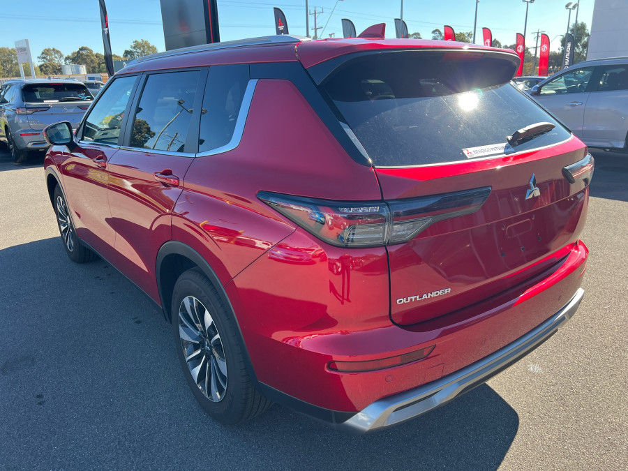 2025 Mitsubishi Outlander ZM LS SUV Image 8