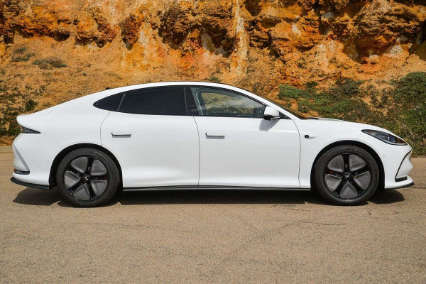 2026 MG IM5 P12L Premium Hatch Image 2