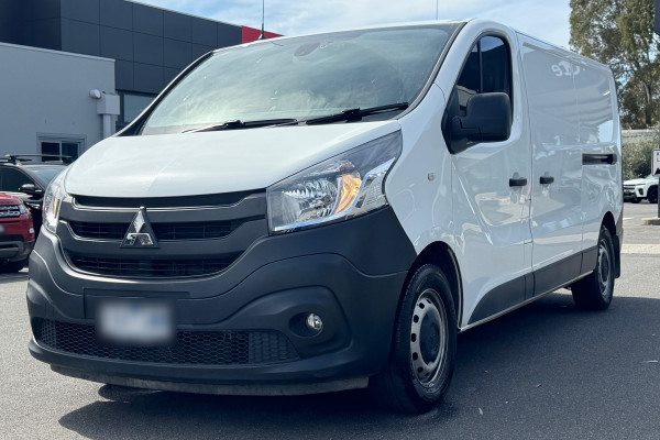 2022 Mitsubishi Express SN GLX+ Van Image 9