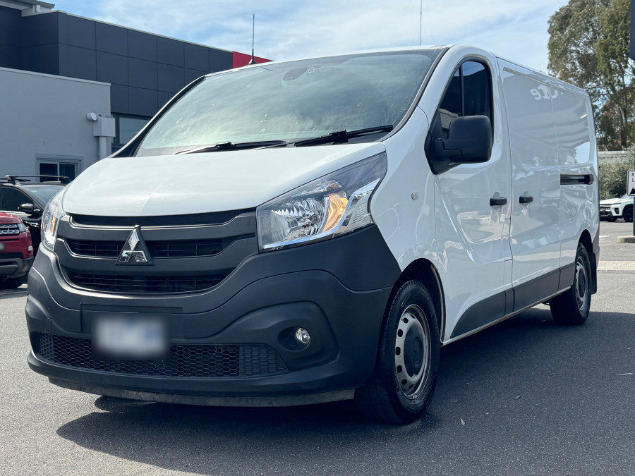 2022 Mitsubishi Express SN GLX+ Van Image 9