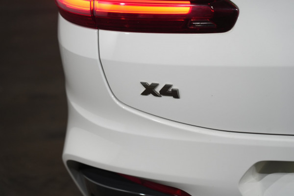 2018 BMW X4 M40i SUV Image 9