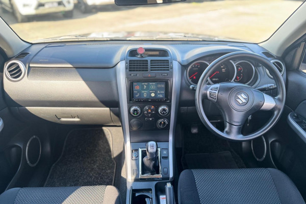 2005 Suzuki Grand Vitara JB  SUV Image 18