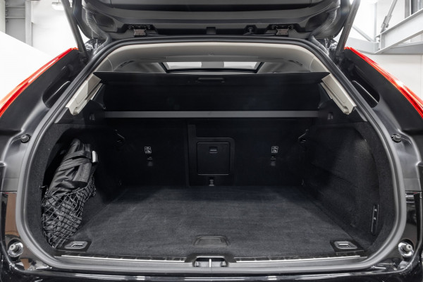 2026 Volvo XC60 UZ B5 Ultra Dark 2L Mild Hybrid AWD SUV Image 8