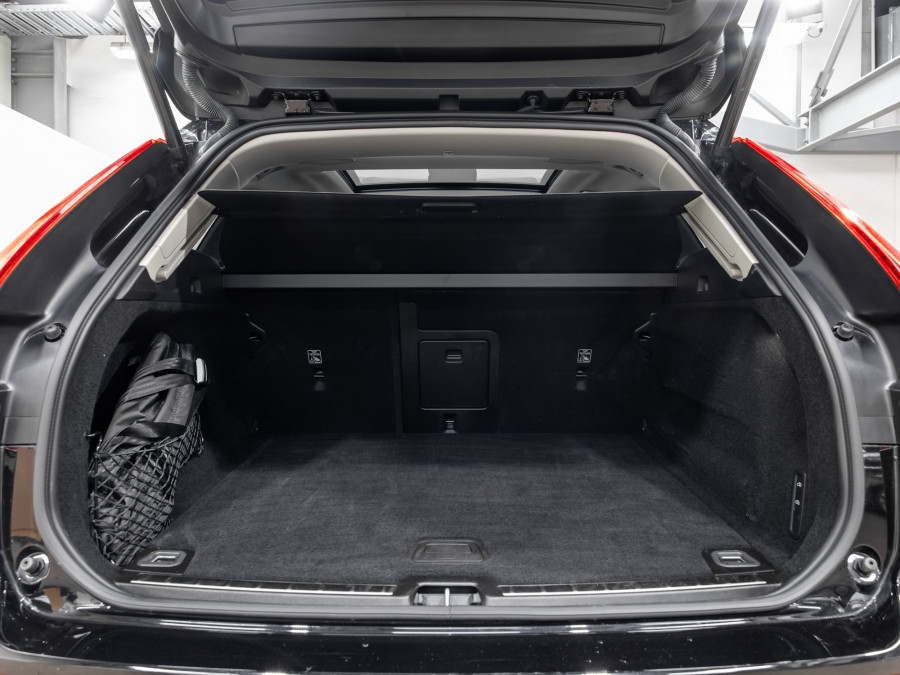 2026 Volvo XC60 UZ B5 Ultra Dark 2L Mild Hybrid AWD SUV Image 8