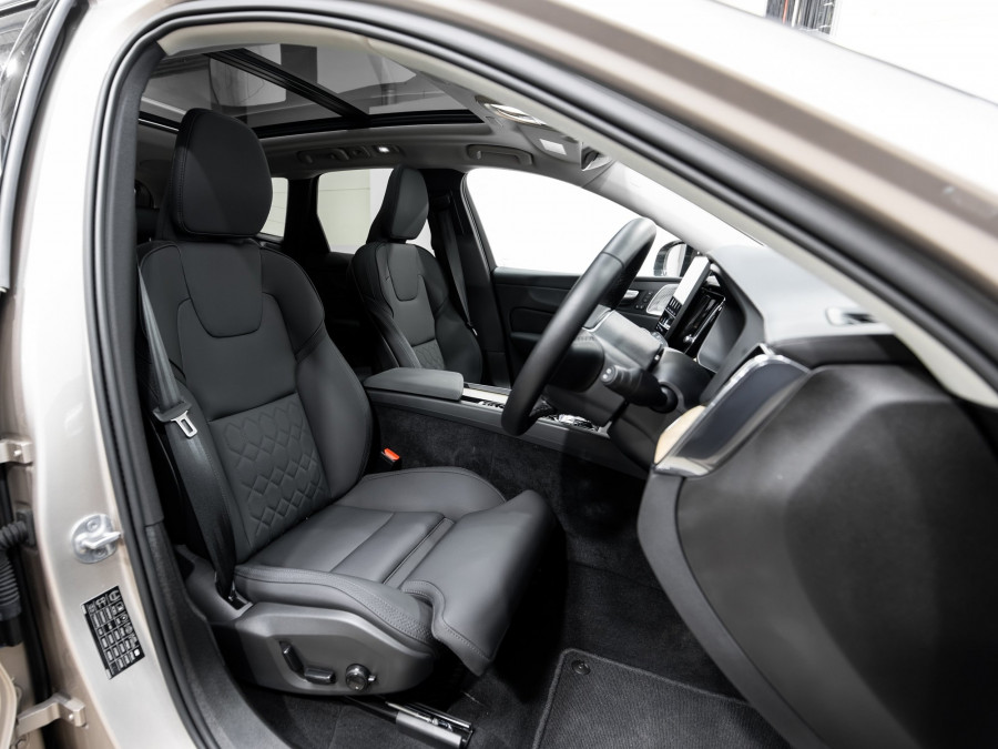 2025 Volvo XC60 UZ B5 Ultra Dark 2L Petrol AWD SUV Image 19