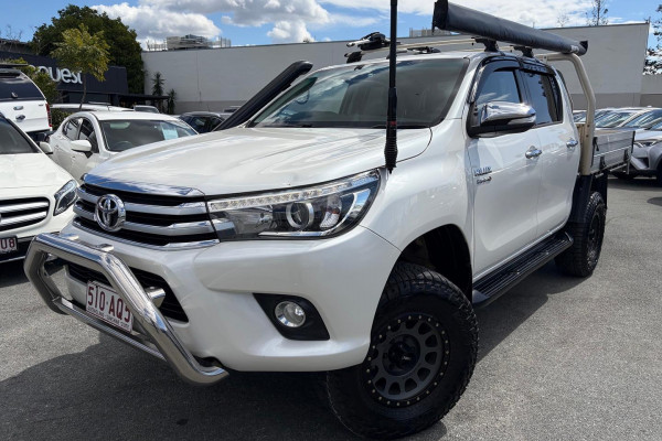 2016 Toyota HiLux  SR5 Double Cab Pick Up Image 1