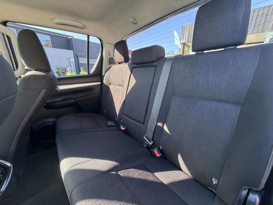 2017 Toyota HiLux  SR5 Double Cab Pick Up Image 13