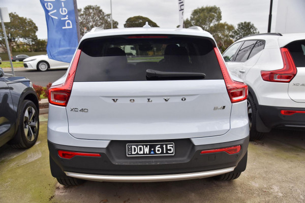 2025 Volvo XC40 XZ Ultra B4 Bright SUV Image 2
