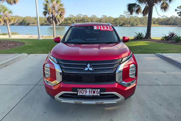 2023 Mitsubishi Outlander ZM LS SUV Image 2