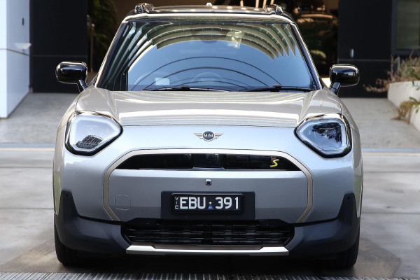2026 MINI Aceman J05 SE Favoured Hatch image 2