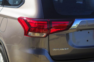 2020 Mitsubishi Outlander ZL ES Suv Image 4