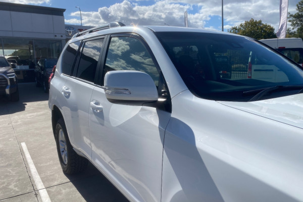 2018 Toyota LandCruiser Prado GDJ150R GXL SUV Image 23