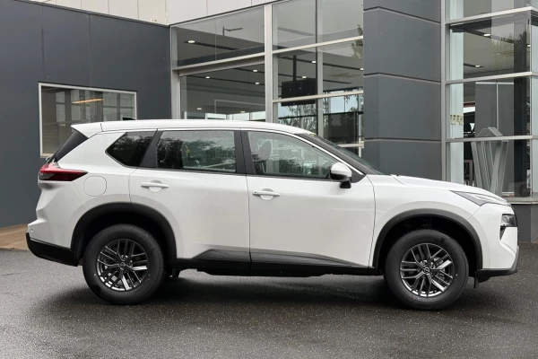 2026 Nissan X-Trail T33 ST SUV Image 3