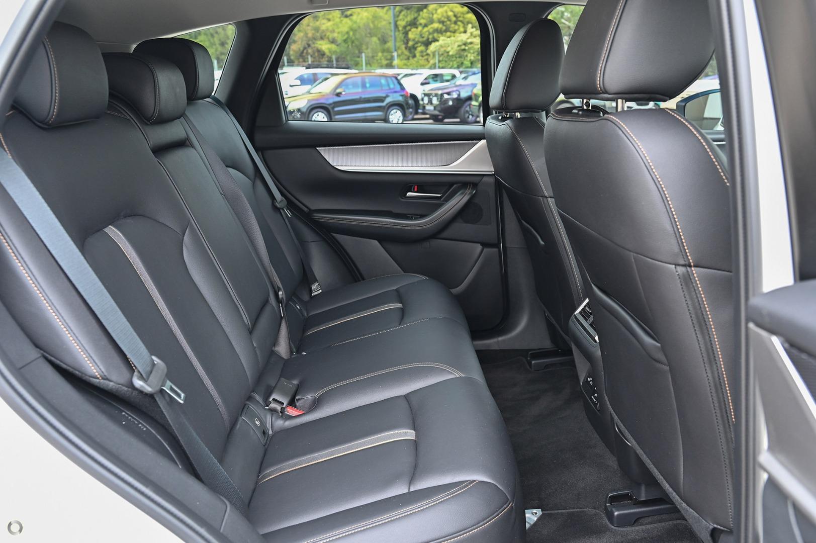 2024 Mazda CX-60 KH Series P50e Evolve SUV Image 7