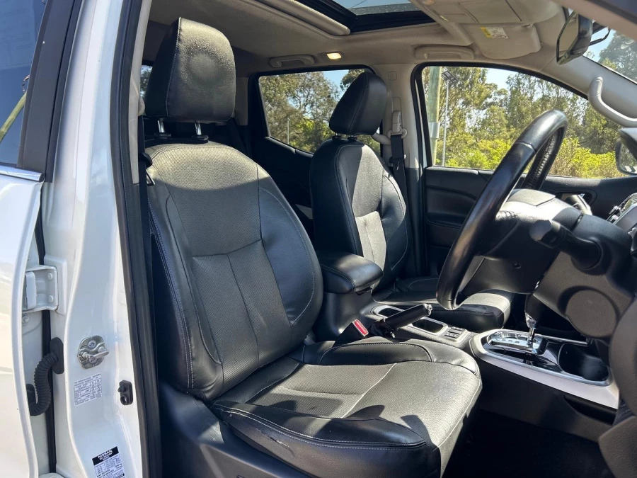 2019 Nissan Navara D23 Series 3 ST-X King Cab Pickup Image 21