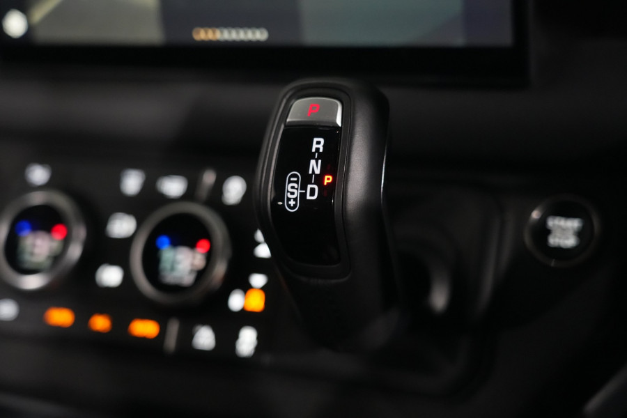 2025 Land Rover Defender L663 110 D350 X-Dynamic HSE SUV Image 17