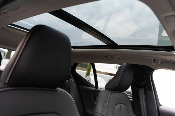 2025 MY26 Volvo XC40 XZ Ultra B4 Dark SUV Image 20