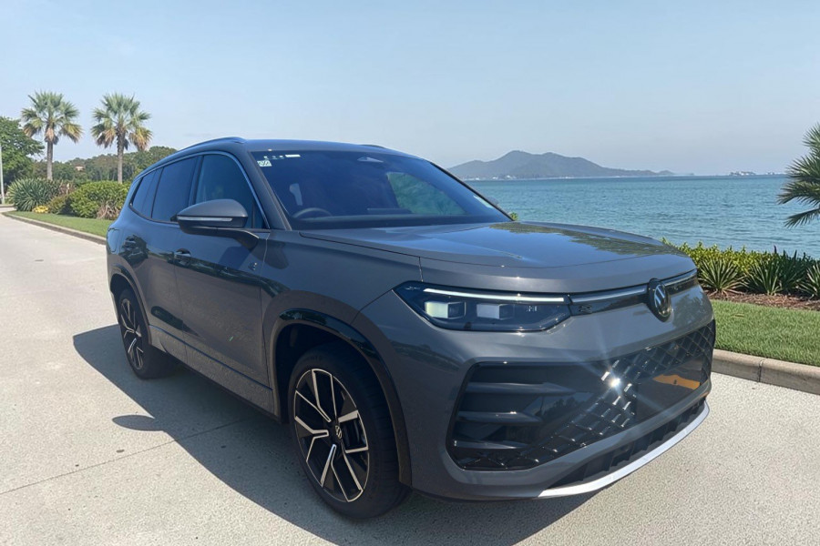 2025 Volkswagen Tayron R4 195TSI R-Line SUV Image 1