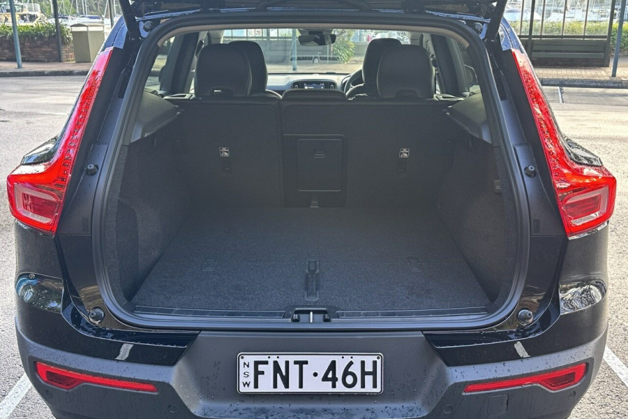 2025 Volvo XC40 XZ Plus B4 SUV Image 11