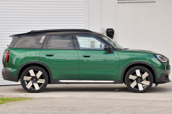2025 MINI Countryman U25 S Favoured SUV image 3