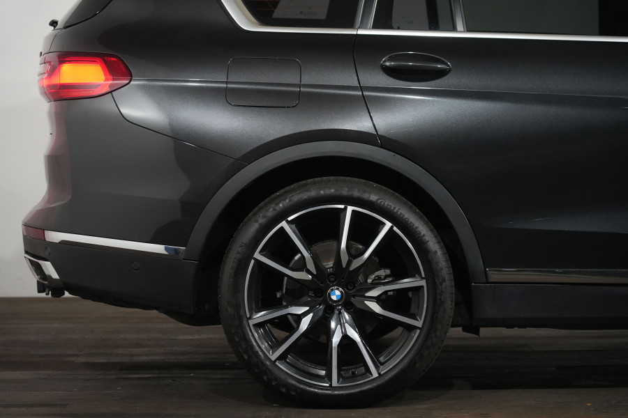 2020 BMW X7 Xdrive30d SUV Image 6