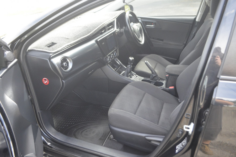 2016 Toyota Corolla ZR Hatchback Hatch Image 13