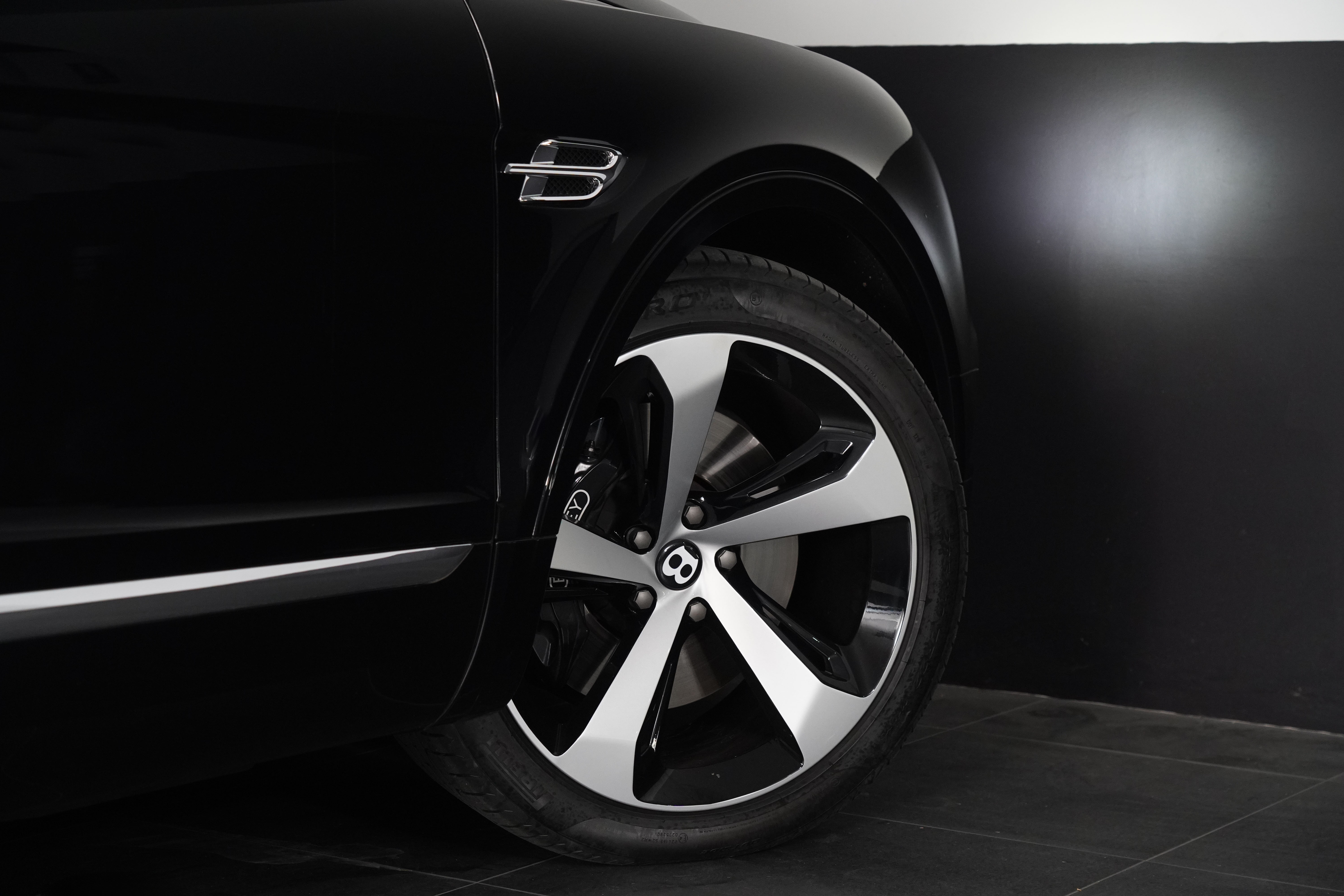2018 Bentley Bentayga W12 Seven Seat SUV Image 21