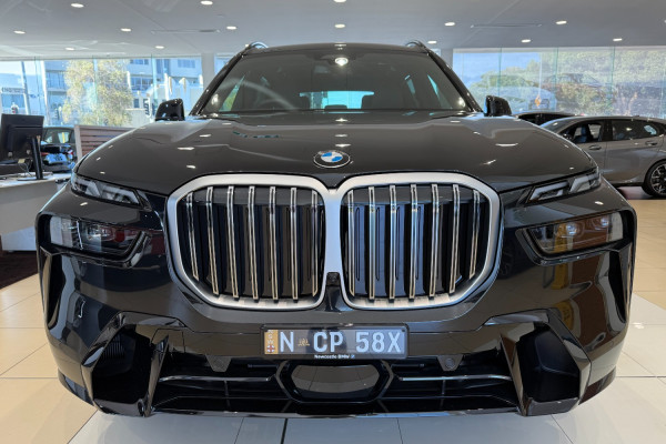 2023 BMW X7 40d G07 M Sport SUV Image 3