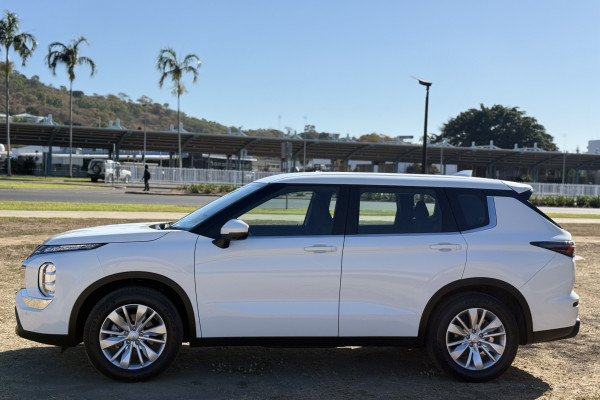 2026 Mitsubishi Outlander ZM ES SUV Image 7