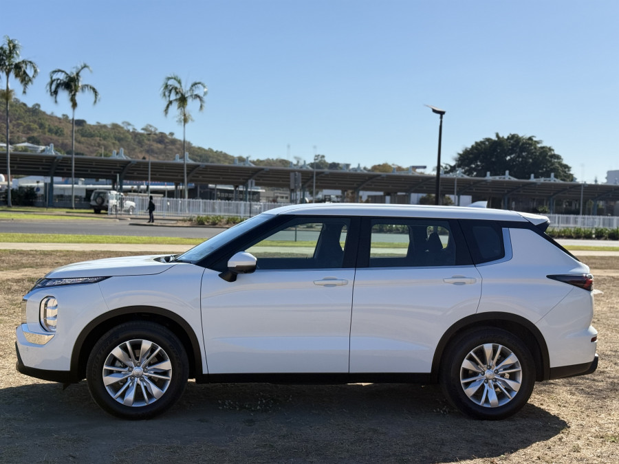 2026 Mitsubishi Outlander ZM ES SUV Image 7