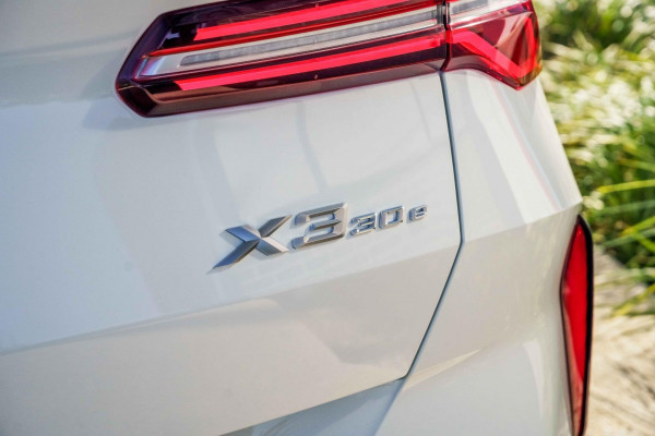 2026 BMW X3 G45 30e xDrive SUV image 13