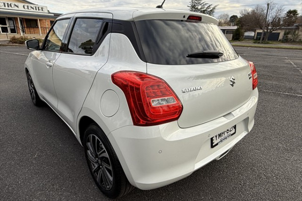 2021 Suzuki Swift GLX SUV Image 6