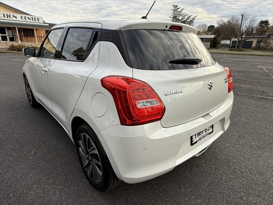 2021 Suzuki Swift GLX SUV Image 6
