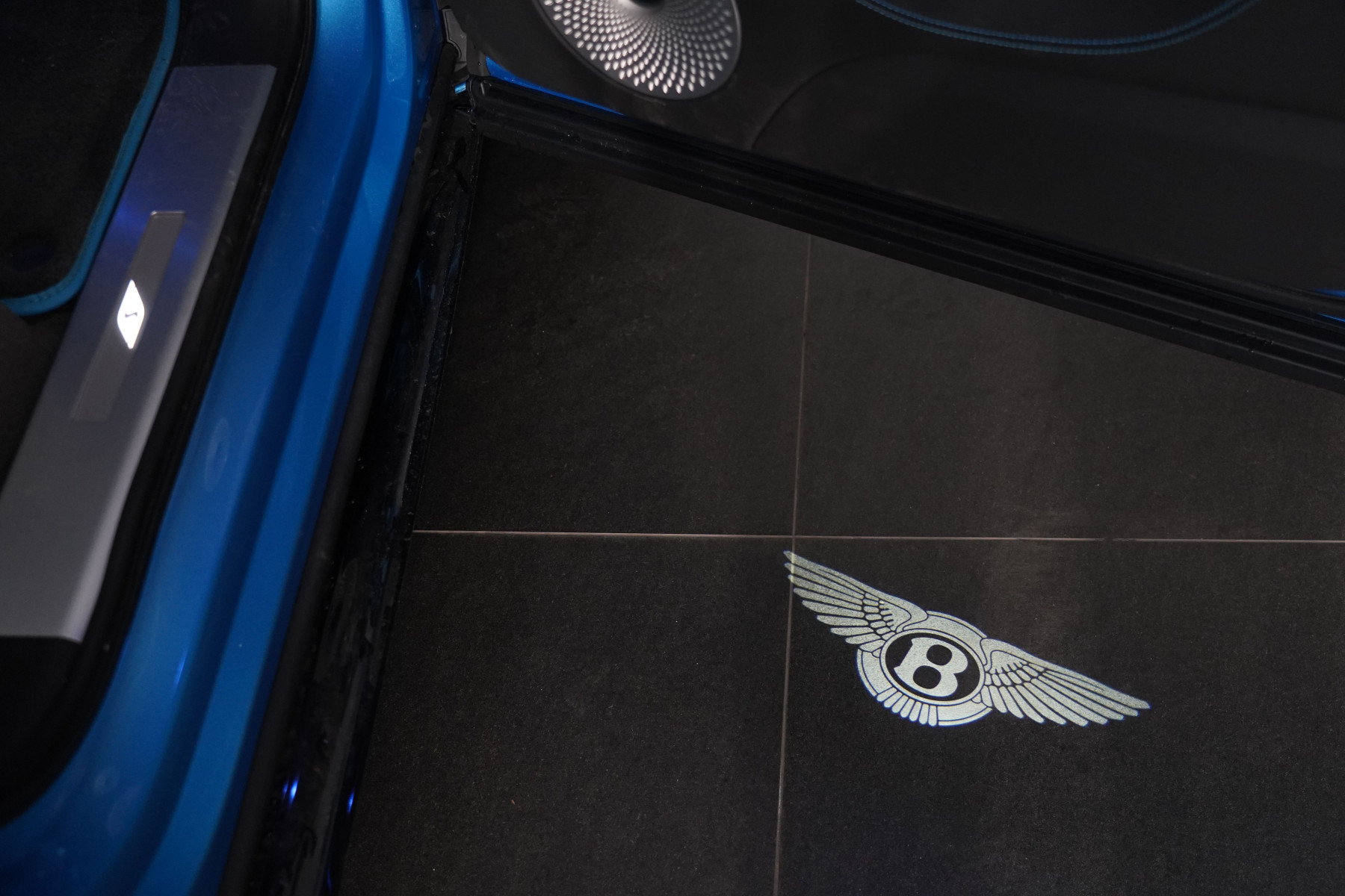 2024 Bentley Bentayga V8S Black Line SUV Image 37