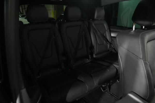 2022 Mercedes-Benz V-Class V300 d Avantgarde People Mover Image 21