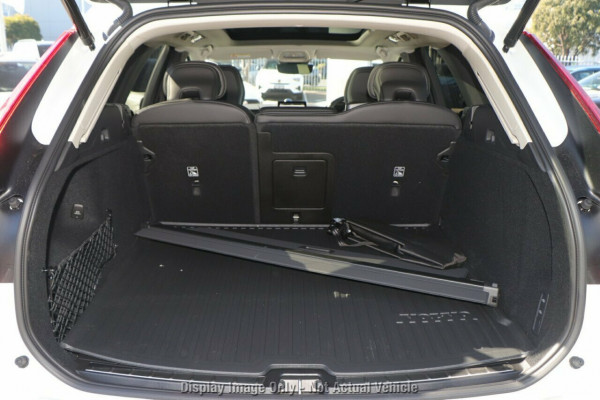 2026 Volvo XC60 UZ Ultra B5 Dark SUV Image 19