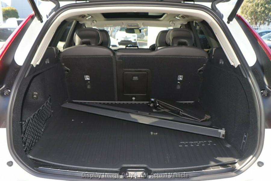 2026 Volvo XC60 UZ Ultra B5 Dark SUV Image 19