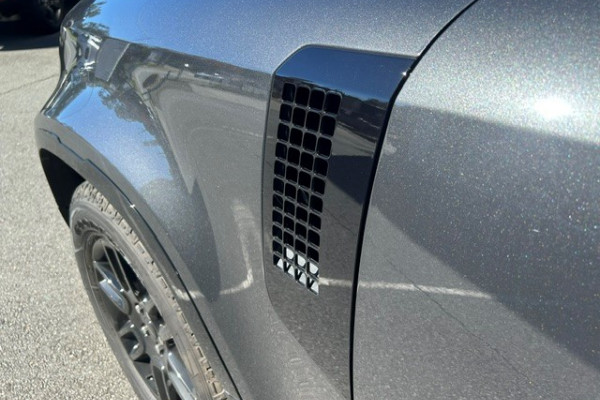 2025 MY26 Land Rover Defender L663 110 D350 X-Dynamic SE SUV Image 10