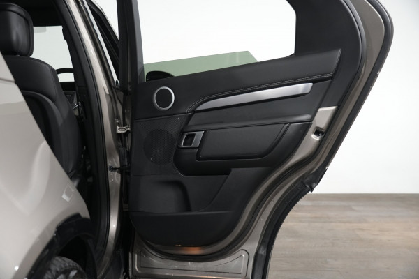 2024 Land Rover Discovery Series 5 P360 Dynamic SE SUV Image 30