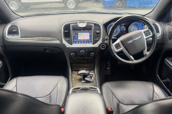 2015 MY14 Chrysler 300 LX C Sedan Image 14