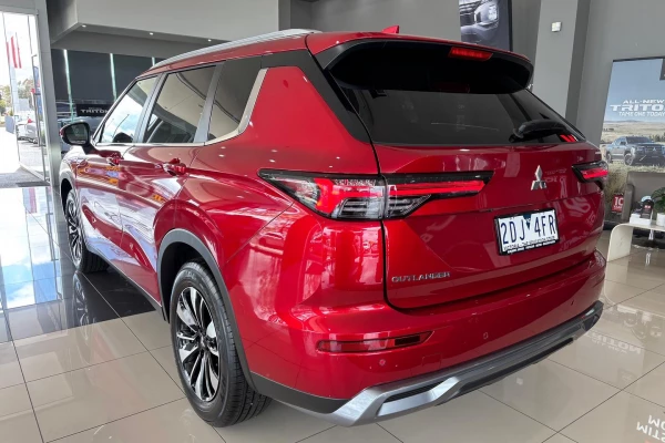2025 Mitsubishi Outlander ZM LS SUV Image 5