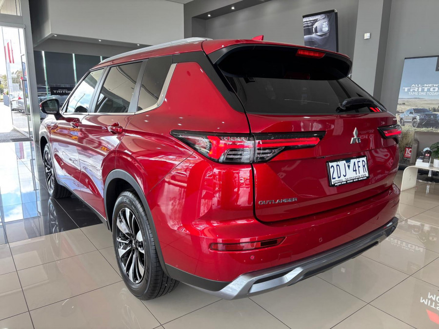 2025 Mitsubishi Outlander ZM LS SUV Image 5