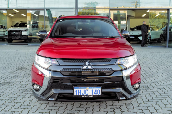 2021 Mitsubishi Outlander ZL Black Edition SUV Image 2