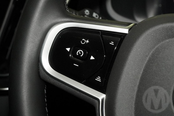 2025 MY26 Volvo XC90 L Series Ultra B5 Dark SUV Image 13