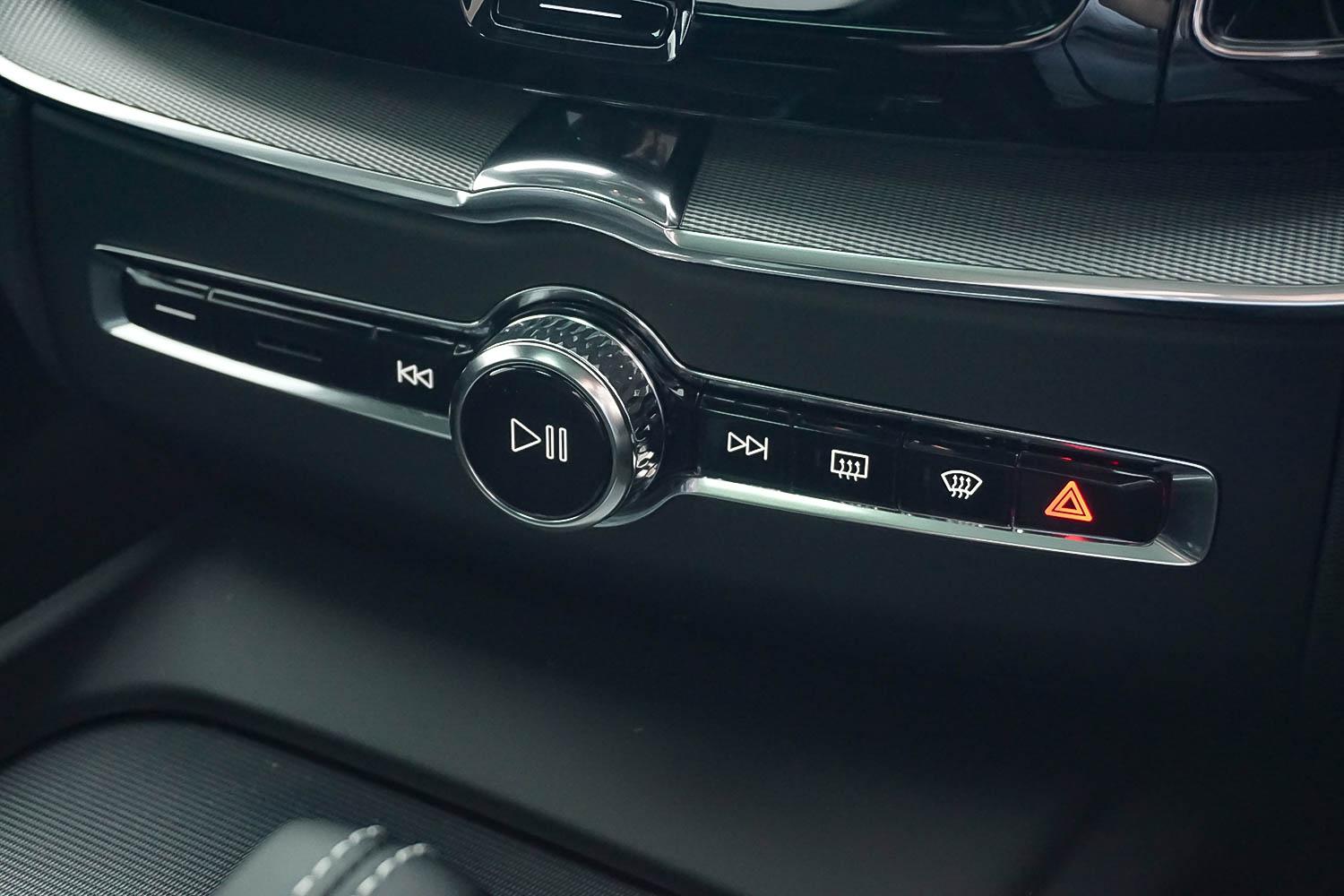 2022 Volvo XC60  Recharge Plug-In Hybrid SUV Image 15