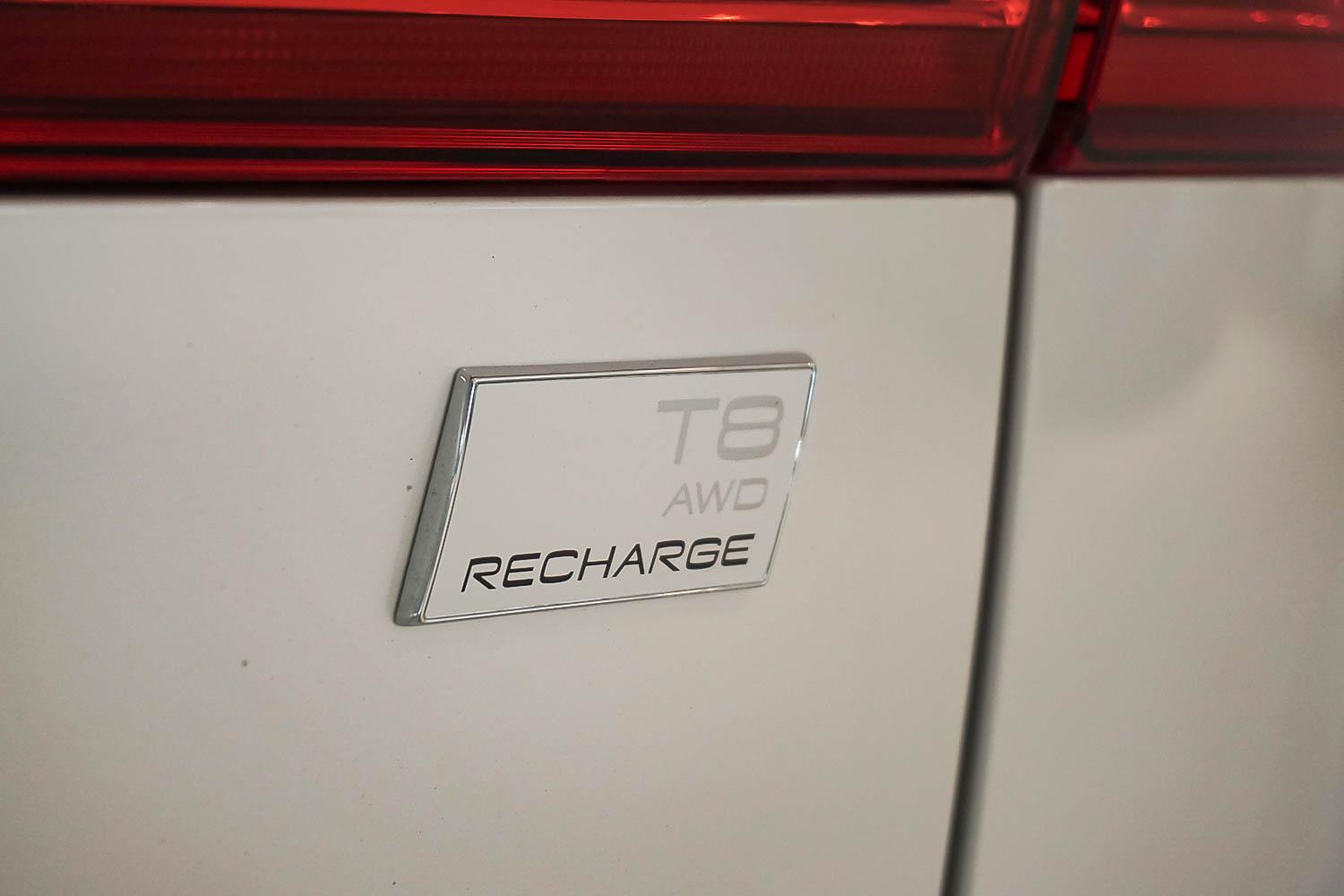 2022 Volvo XC60  Recharge Plug-In Hybrid SUV Image 9