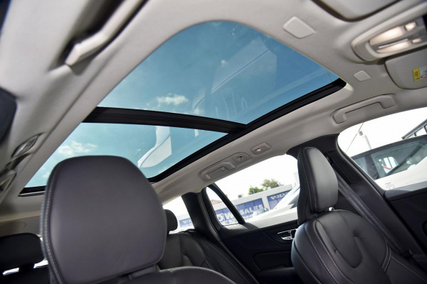 2024 MY25 Volvo V60 Cross Country  Ultra B5 Bright Wagon Image 6